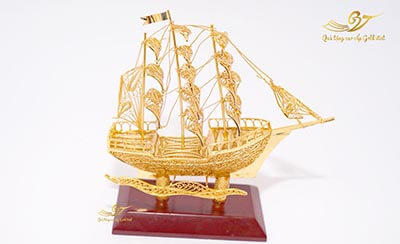 Mô hình thuyền buồm phong thủy mạ vàng