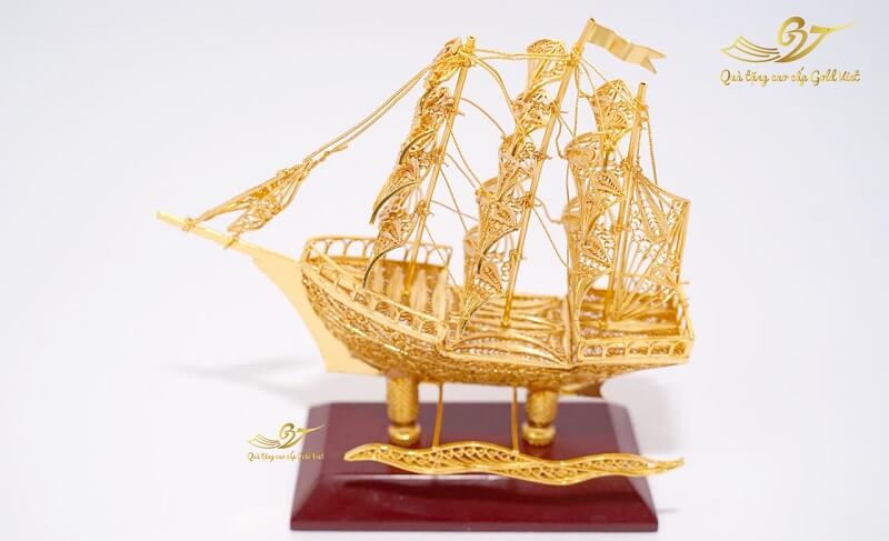 Mô hình thuyền buồm phong thủy mạ vàng Gold Việt 24k