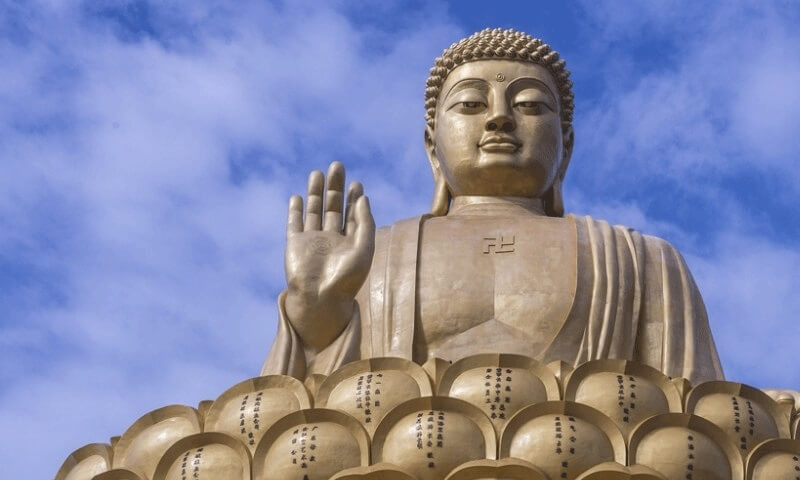 Hình ảnh Phật tôt ngồi thiền trên đài sen