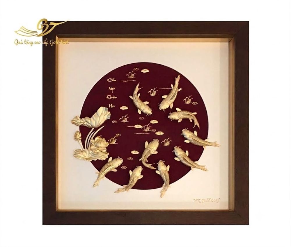 Tranh cửu ngư quần hội mạ vàng kích thước 30x30 cm