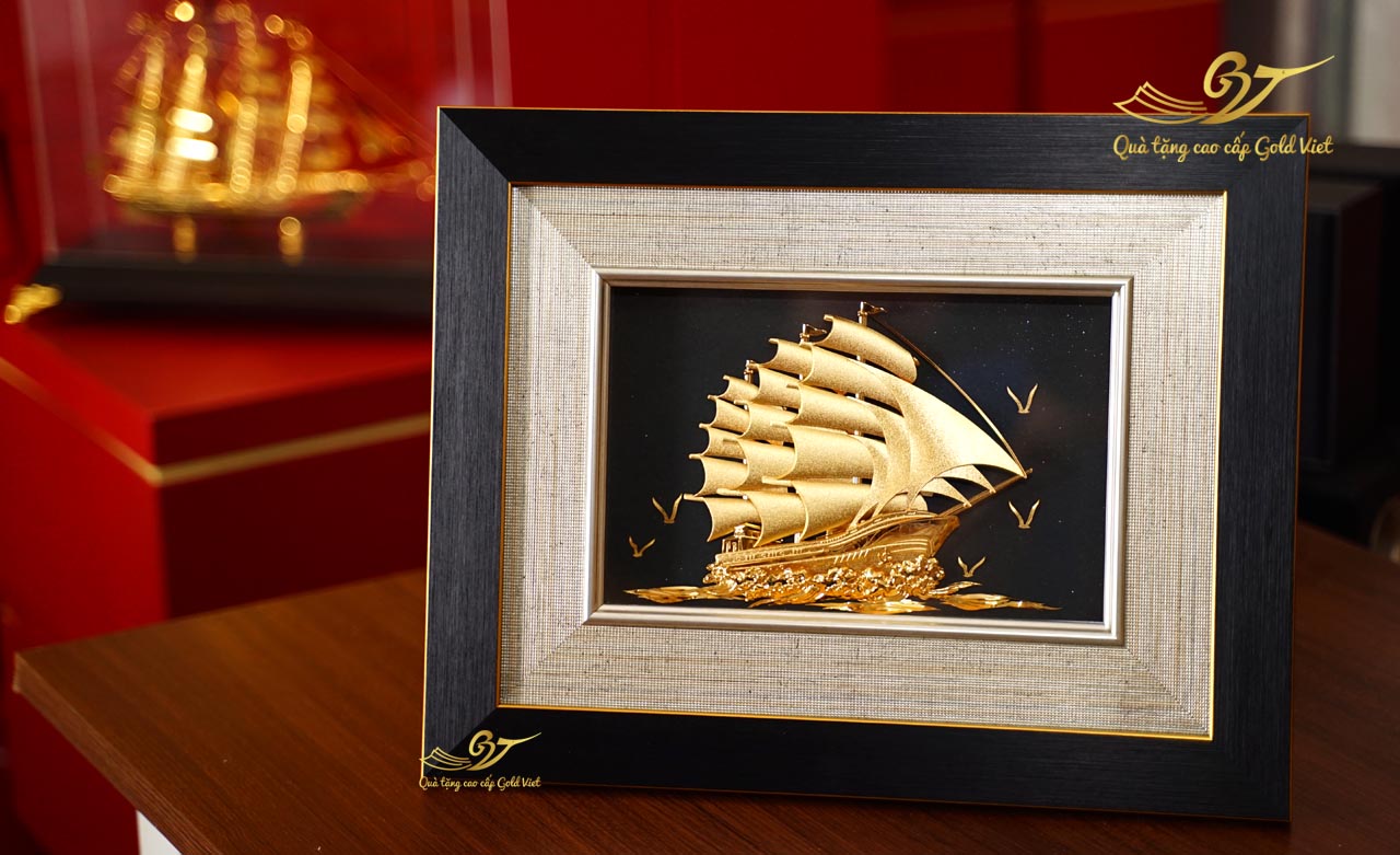 tranh thuyền buồm mạ vàng 