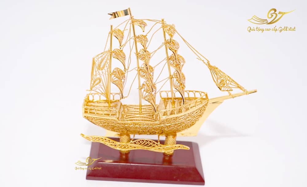 Mô hình thuyền buồm phong thủy mạ vàng3